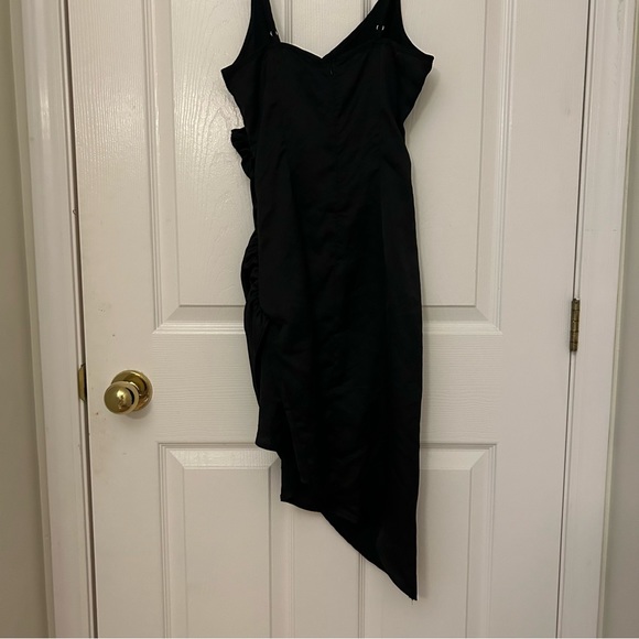 Pretty little thing little black dress - Picture 5 of 5